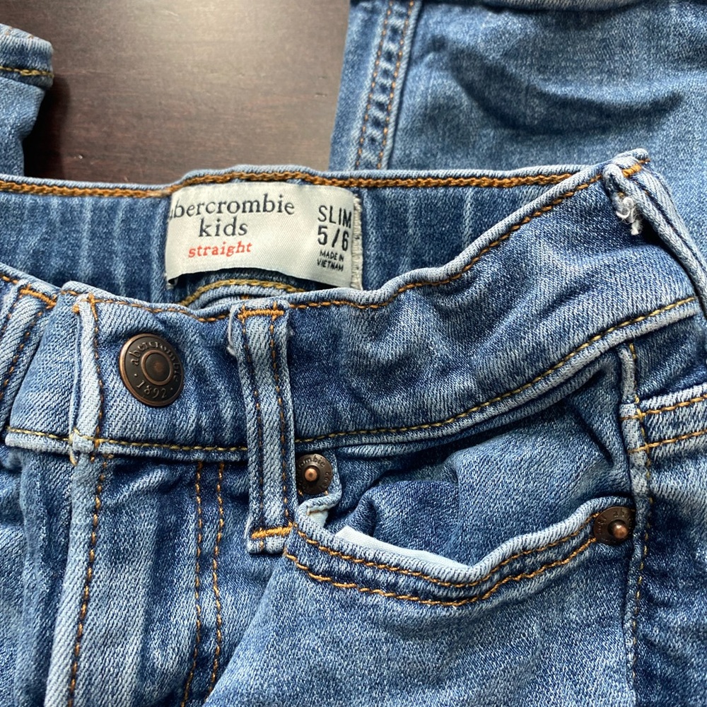 Boys size 5/6 Abercrombie Kids slim jeans
